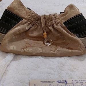 Women handbag gold material black/gold stripped side pocke magnet snap closure